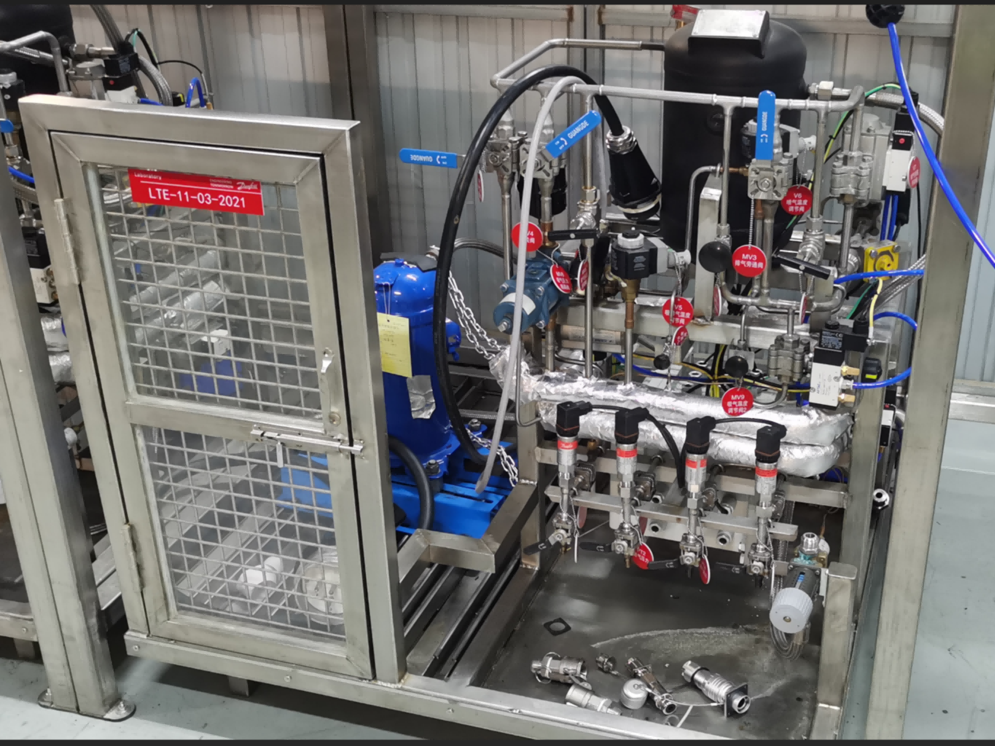 Compressor life test bench